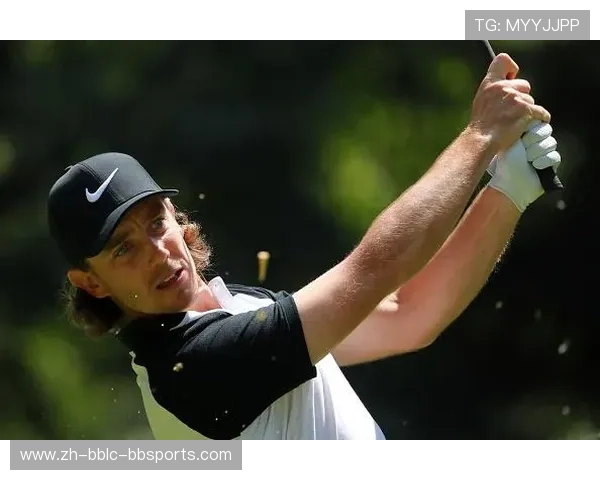 聚焦三杆洞竞赛莱伊捧杯弗利特伍德8岁儿子意外走红网络